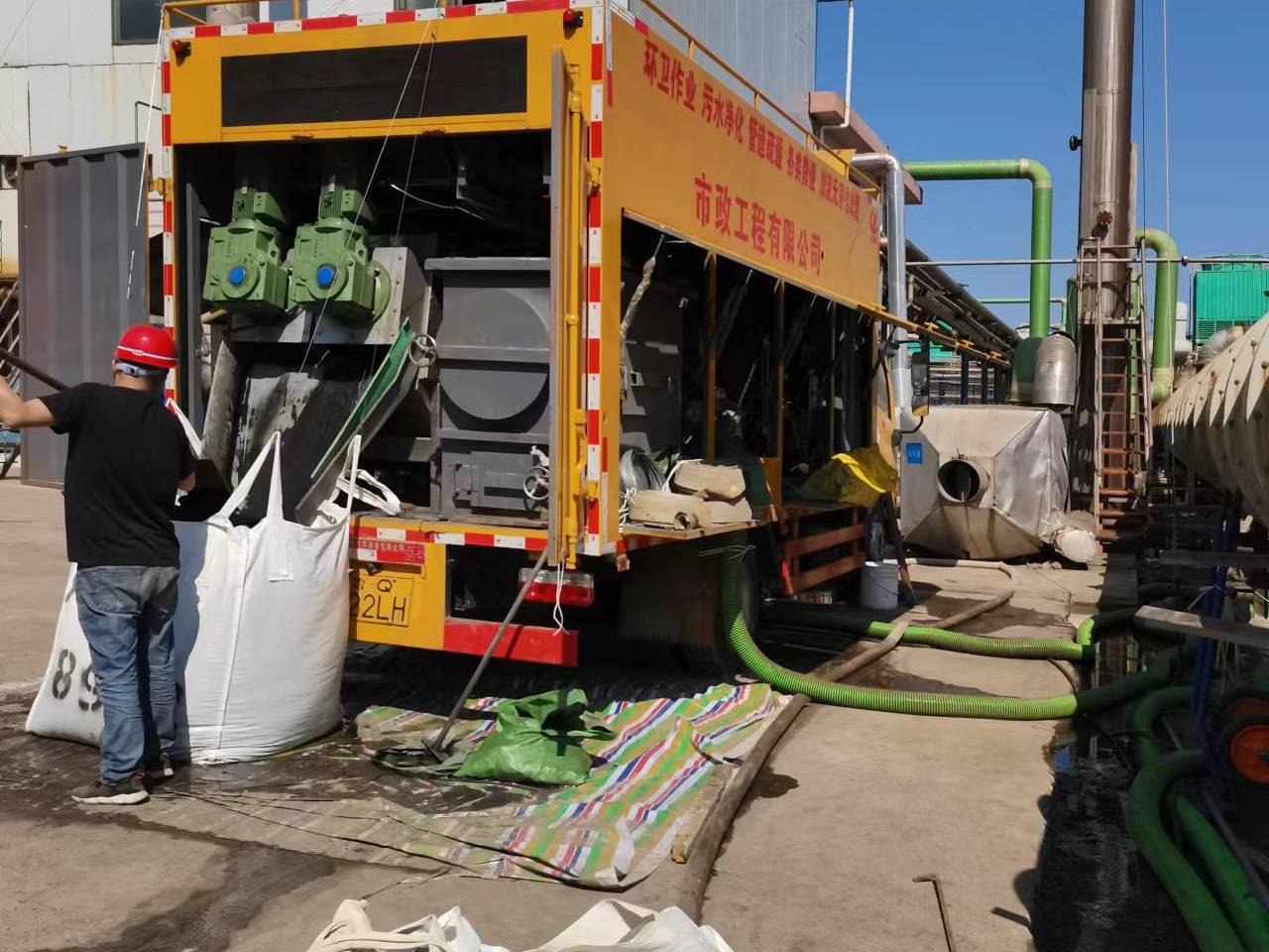 福建淤泥压干处理